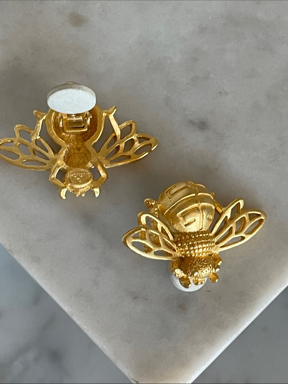 GIVENCHY Vintage 1980's 4G Logo Gold Plated Bee Insect Clip On Earrings - Picture 5 of 17
